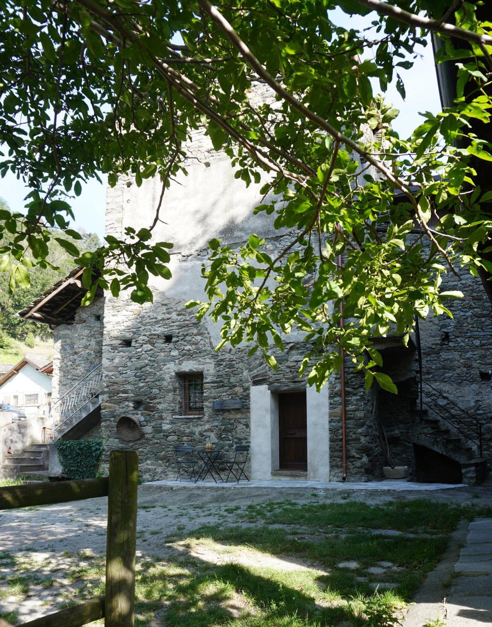 La Torre Colombaia - Monumento Del 1400 Apartment Arnad Exterior photo